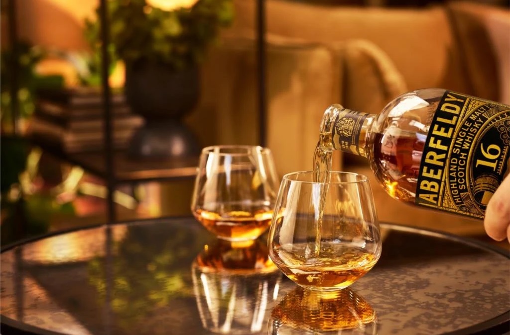 aberfeldy 16 year old – khi oloroso chi can mot net cham de thay doi chai whisky