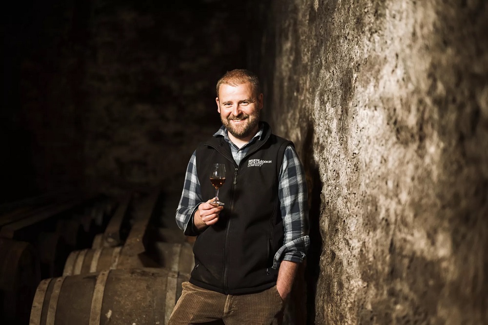 adam hannett – tu nguoi dan khach tham quan den master blender cua bruichladdich