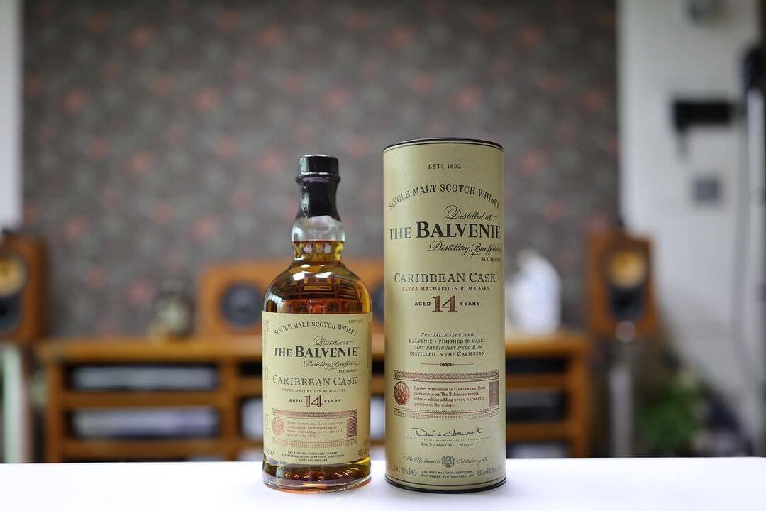 vi sao whisky u thung rum lai ngot – cau chuyen phia sau balvenie 14 caribbean cask