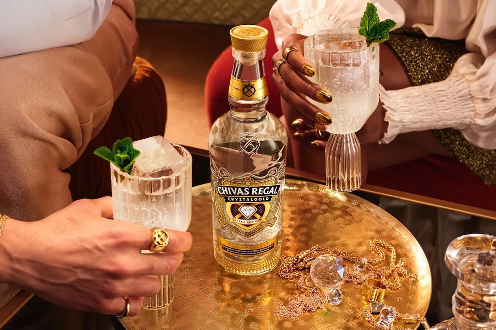 chivas regal crystalgold – khi chivas tao nen mot dong ruou trong suot tu spirit u go soi