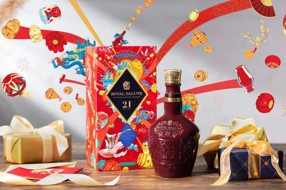 nen chon chivas hay royal salute khi bieu tang