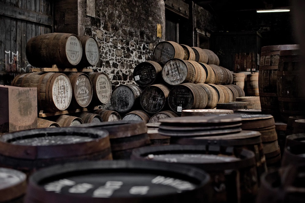 hanh trinh cua mot thung cask whisky qua tay duncan taylor