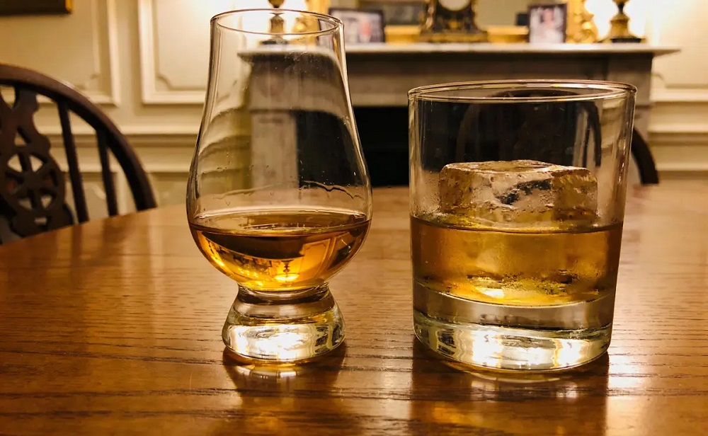 ly glencairn va tumbler khac nhau the nao khi thuong thuc whisky
