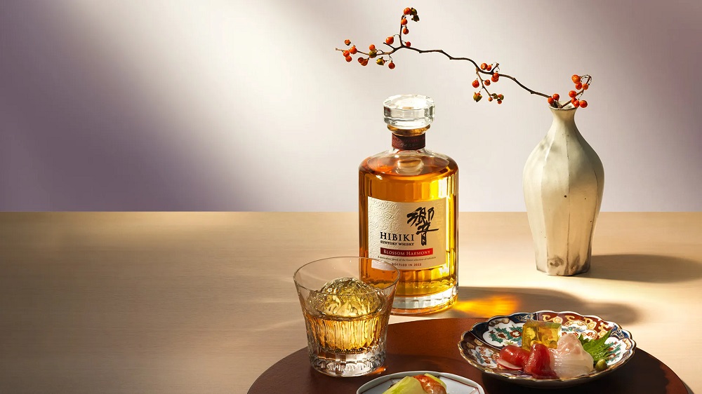 hibiki blossom harmony la gi vi sao gioi yeu whisky nhat dac biet quan tam