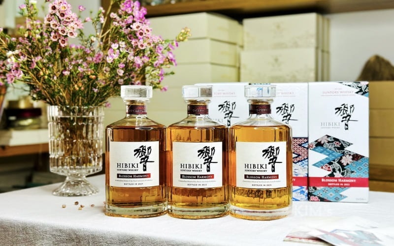 hibiki blossom harmony – ban hoa ca mua hoa anh dao cua whisky nhat ban