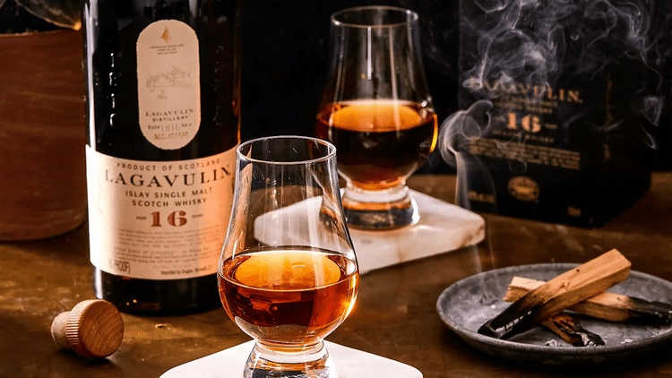 huong dan thuong thuc lagavulin dung cach – cam nhan tron ven whisky khoi islay