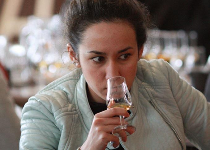 vi sao nguoi moi uong thuong “soc” voi laphroaig 10