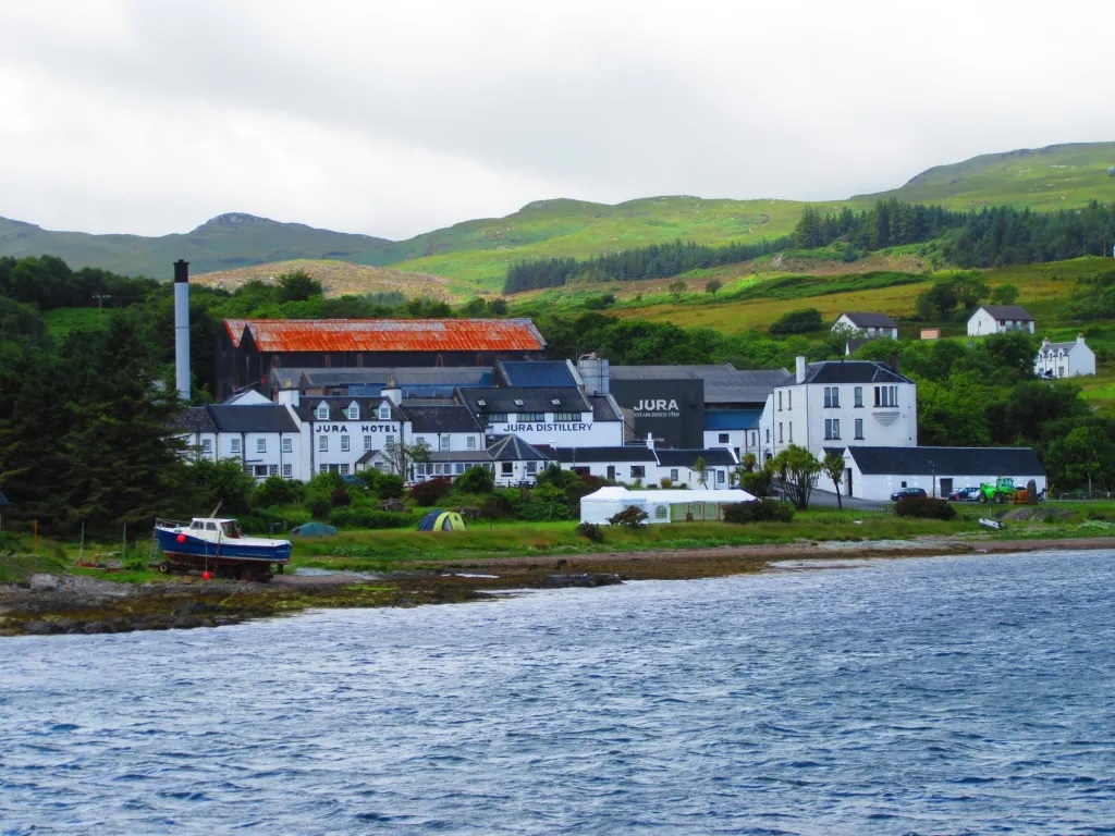 Jura Distillery – Nhà chưng cất whisky trên hòn đảo nhỏ phía Tây Scotland