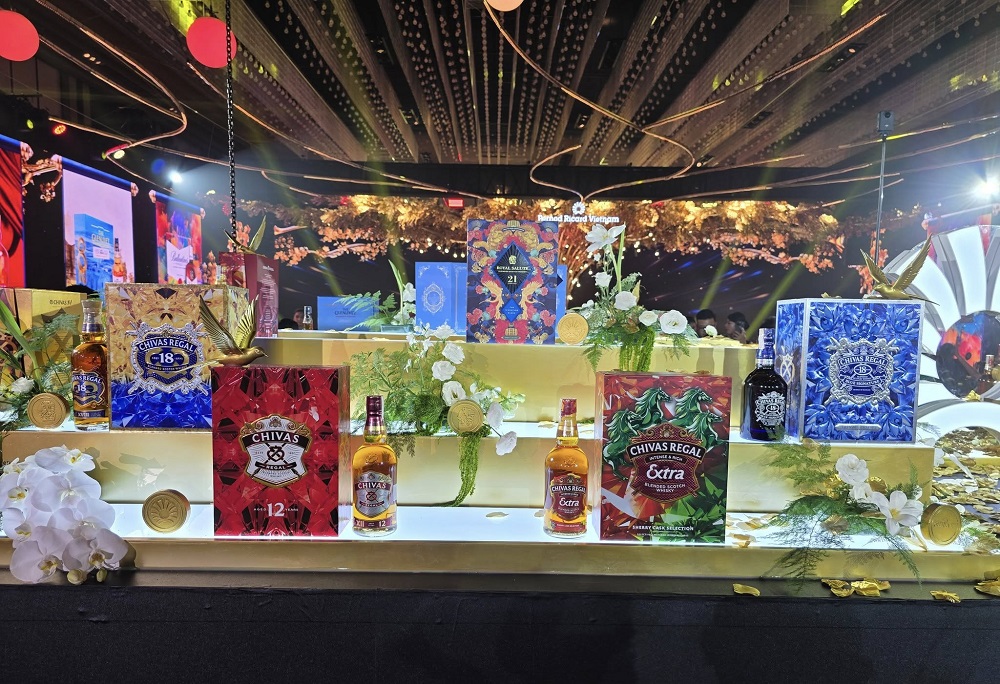 Bộ quà Tết 2026 – Chivas Regal và Royal Salute: Tinh hoa rượu biếu tặng đẳng cấp