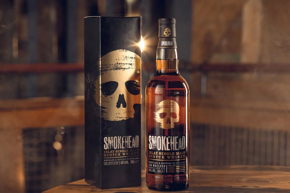 smokehead – islay single malt voi dau an khoi va cau chuyen ve mot nha chung cat bi an