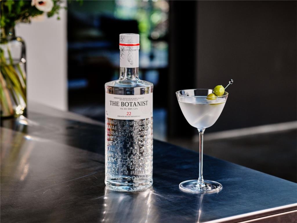 the botanist – kham pha thuong hieu gin cao cap den tu dao islay scotland