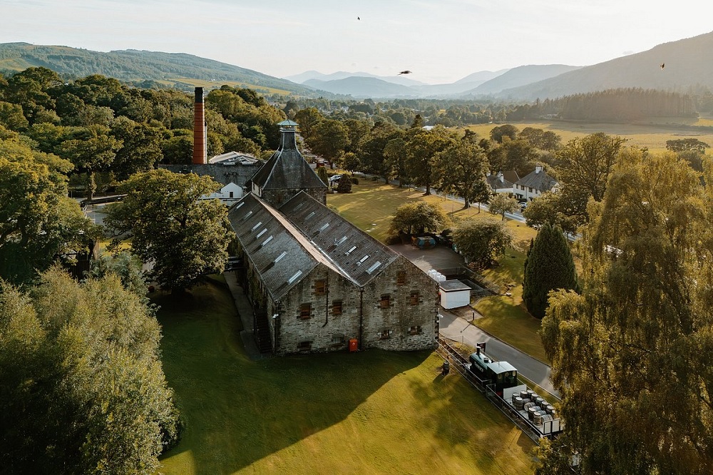 aberfeldy distillery – nha chung cat mang huong vi mat ong dac trung cua vung highland