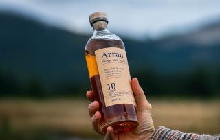arran 10 va glenlivet 12 nen chon chai nao