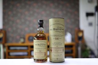 vi sao whisky u thung rum lai ngot – cau chuyen phia sau balvenie 14 caribbean cask