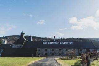 balvenie whisky cua nuoc nao – tim hieu nha chung cat balvenie tai scotland