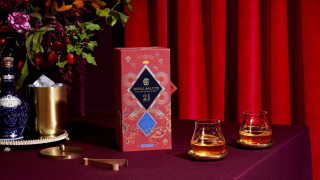 royal salute co phai chivas cao cap khong