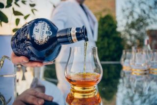 royal salute 21 la gi – vi sao duoc goi la whisky hoang gia