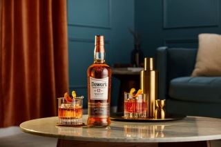 Người mới uống whisky nên bắt đầu với Dewar’s nào?