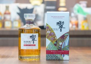 hibiki blossom harmony 2026 – khi hoa anh dao buoc vao nghe thuat phoi tron cua suntory
