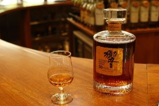 Hibiki 30 Year Old – Khi ba thập kỷ thời gian đi vào nghệ thuật blending Nhật Bản