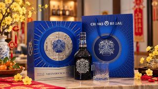 chivas regal 18 blue signature – hop qua tet 2027 thanh lich trong sac xanh