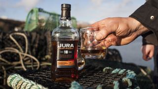 vi sao jura 18 year old duoc nhieu nguoi chon lam qua bieu whisky cao cap