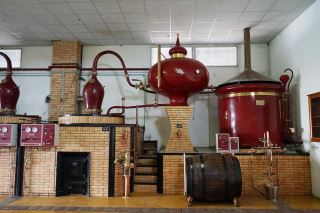 ruou brandy – nghe thuat chung cat tu trai cay va thoi gian