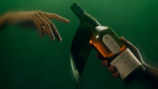 lagavulin 16 year old – bieu tuong whisky khoi islay cua scotland