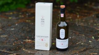 lagavulin 8 year old – single malt whisky vung islay