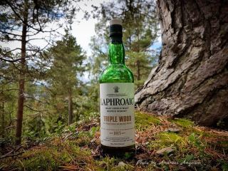 laphroaig triple wood – ba tang go mot chieu sau ky uc