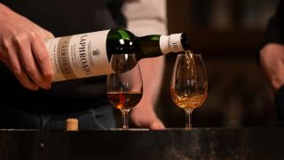 whisky islay la gi – vi sao laphroaig khac biet hoan toan