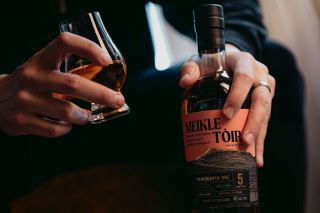 Meikle Tòir có phù hợp làm quà không – khi whisky không chỉ là một chai rượu