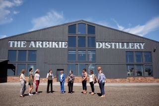 arbikie distillery   su ket hop giua nghe thuat chung cat va nong nghiep gia dinh