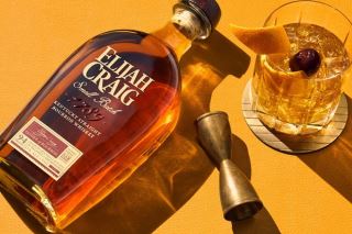 elijah craig – di san bourbon mang ten cha de cua thung go soi chay
