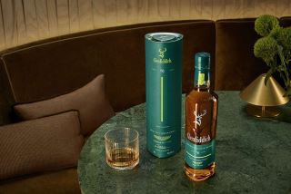 glenfiddich 16 year old – bieu tuong moi tu su hop tac voi aston martin formula one team