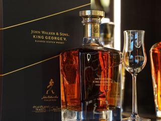 johnnie walker va sons king george v – ton vinh di san hoang gia ket tinh dinh cao cua nghe thuat phoi tron whisky