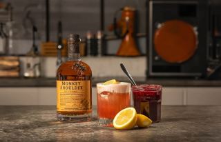 monkey shoulder – blended malt pha cach danh cho the he moi yeu whisky