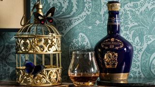 royal salute 25 year old – tinh hoa cua thoi gian va nghe thuat phoi tron