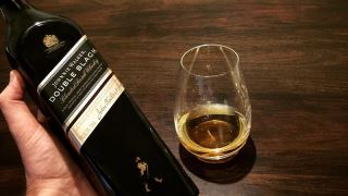 dac tinh huong vi cua whisky johnnie walker double black