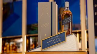 chon johnnie walker phu hop cho tung dip – moi chai ruou la mot thong diep tinh te