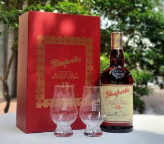 glenfarclas 15 years old – qua tang cua su tinh te va tran trong