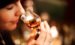 nosing whisky la gi vi sao chiec mui quan trong khi thuong thuc whisky