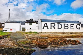 ardbeg – nha chung cat mang linh hon khoi than bun cua dao islay