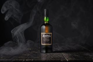 ardbeg uigeadail – vi sao day la chai whisky duoc yeu thich nhat cua ardbeg
