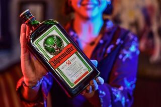 jägermeister – tu nhung khu rung nuoc duc den bieu tuong ruou thao moc toan cau