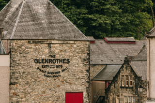 the glenrothes – hanh trinh gan 150 nam cua mot nha chung cat ben dong burn of rothes