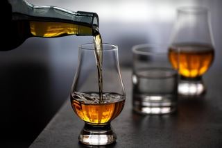 vi sao ly thuong thuc whisky thuong co mieng thu nho